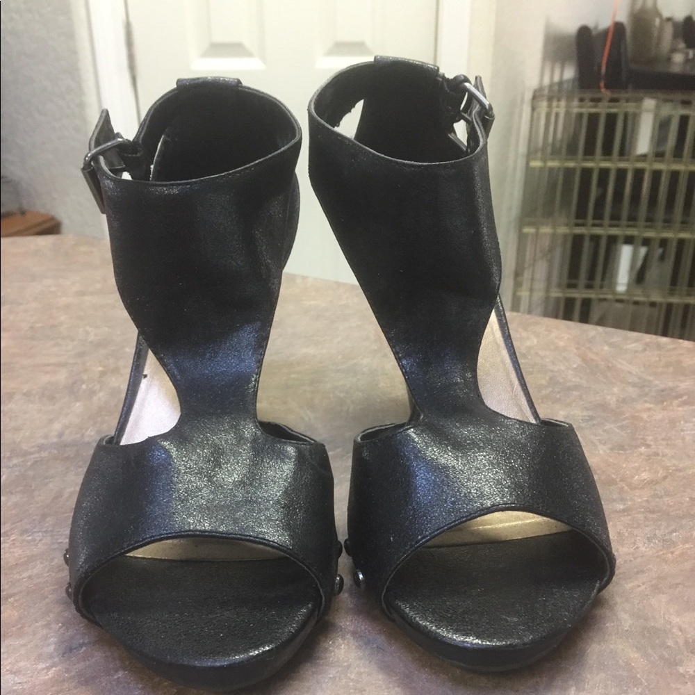 Slightly heeled shoes